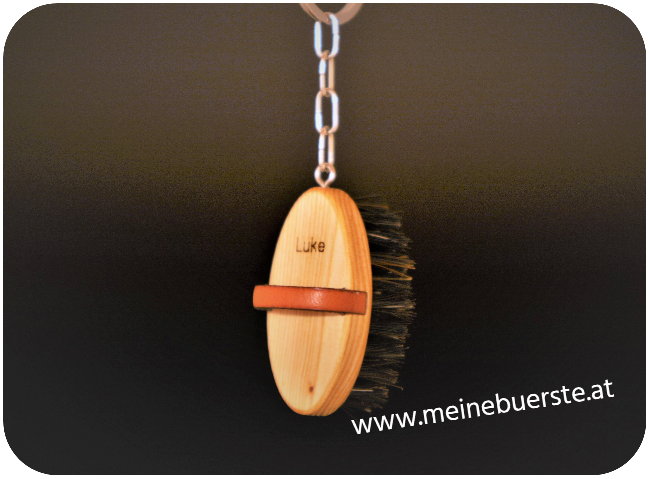 Bürstenanhänger aus Holz mit eigenem Pferdehaar